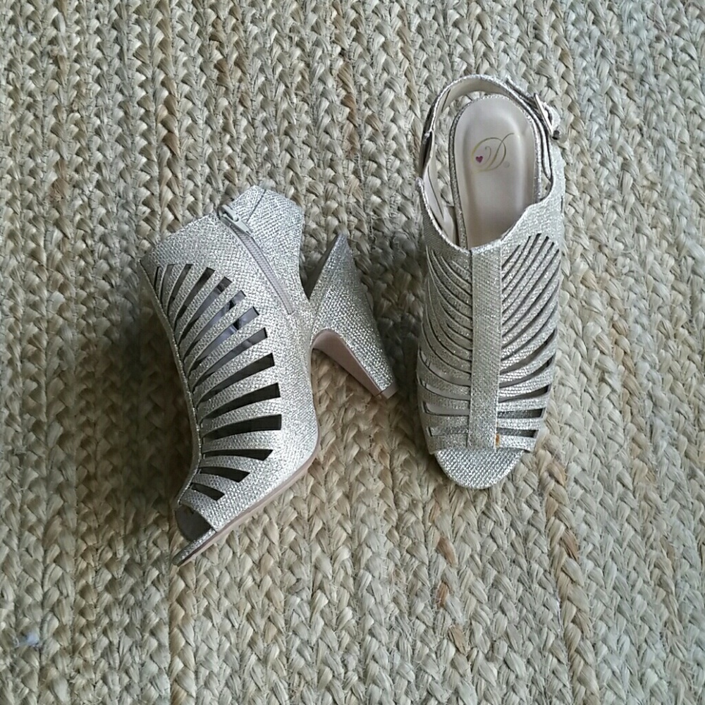 Shoes - Picture 2 of 6